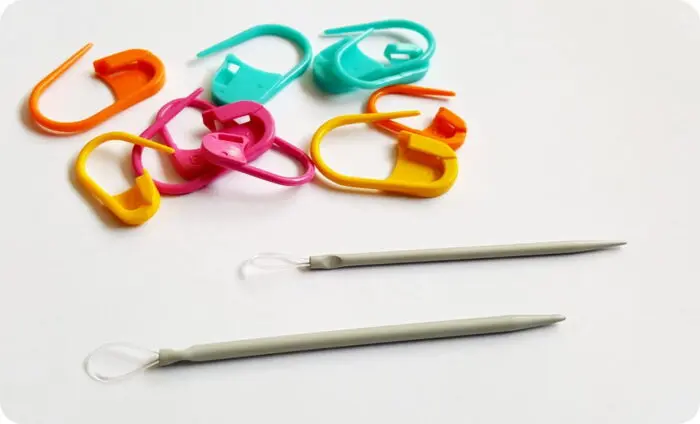 ZESTAW SZYDEŁEK PONY - SUPER SLICK + miarka do drutów, znaczniki i igły do wełny (57001)