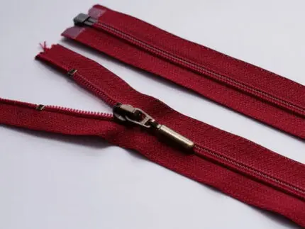 ZAMEK ŻYŁKOWY 74cm SPIRALA #4,5 - WIŚNIOWY