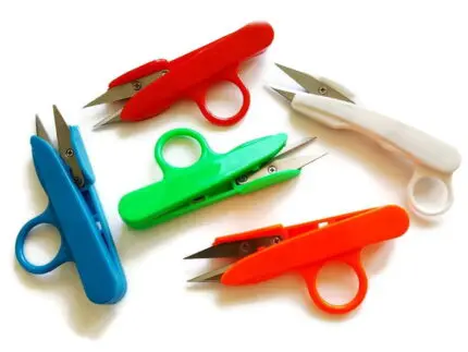 Obcinacz do nici z plastikową rączką