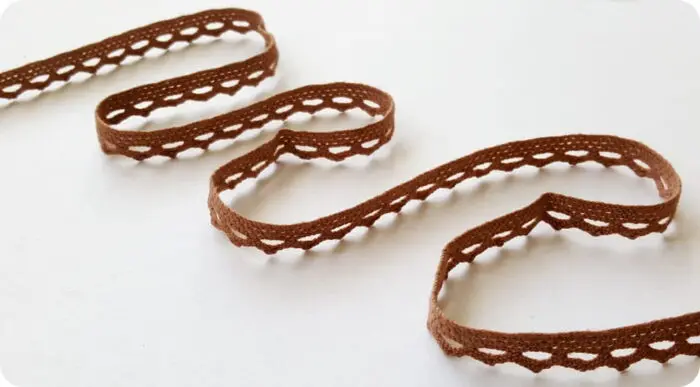 KORONKA BAWEŁNIANA 9 mm C007 J. BRĄZ