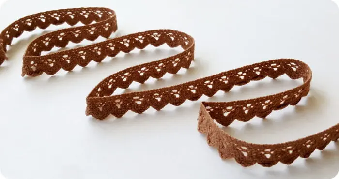 KORONKA BAWEŁNIANA 12 mm S08 J. BRĄZ