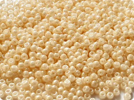 KORALIKI TOHO 11/0 OPAQUE Lt. beige (123) 10g