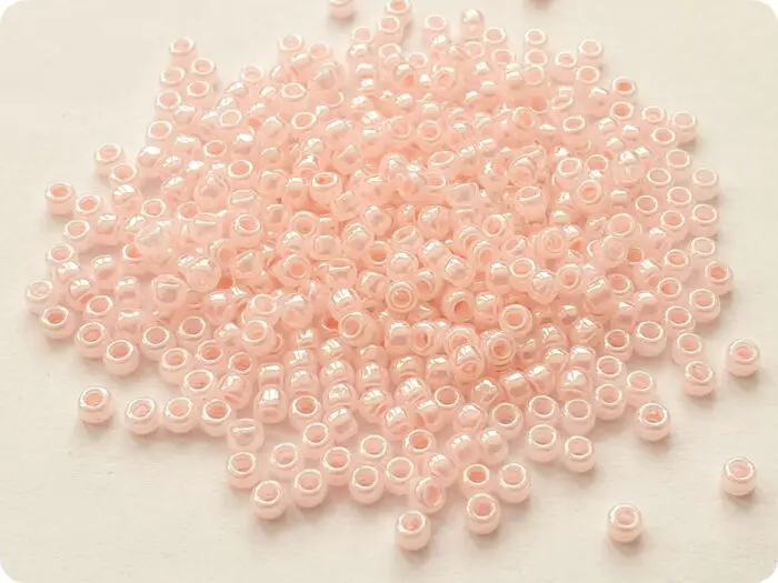 KORALIKI TOHO 8/0 CEYLON innocent pink (145) 10 g