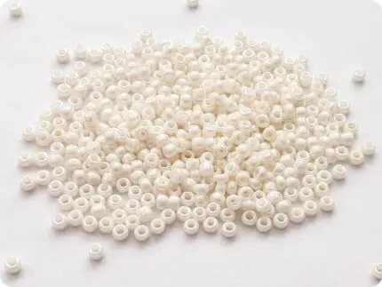 KORALIKI TOHO 8/0 OPAQUE lustered navajo white (122) 10g