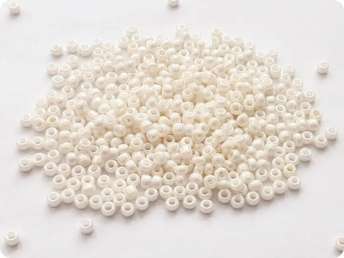 KORALIKI TOHO 8/0 OPAQUE lustered navajo white (122) 10g