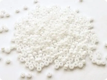 KORALIKI TOHO 8/0 OPAQUE lustered white (121) 10g