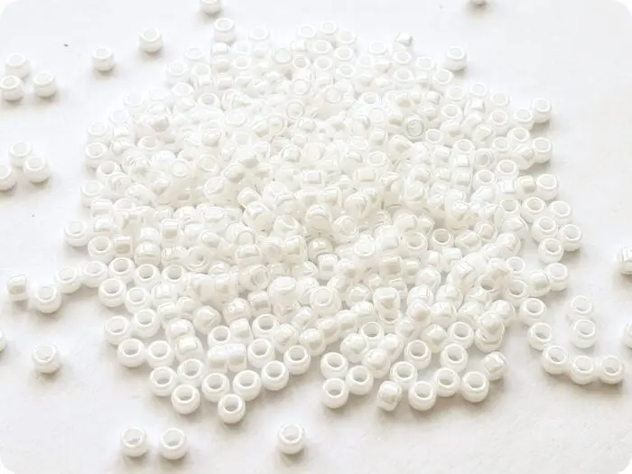 KORALIKI TOHO 8/0 OPAQUE lustered white (121) 10g