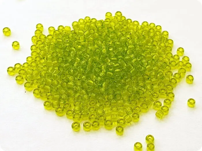 KORALIKI TOHO 8/0 TRANSPARENT lime green (4) 10 g
