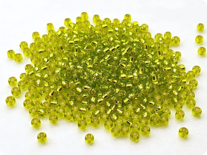 KORALIKI TOHO 8/0 SILVER LINED lime green (24) 10g