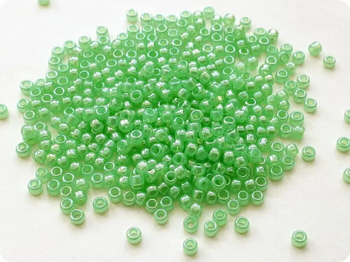 KORALIKI TOHO 8/0 CEYLON celery (144) 10 g