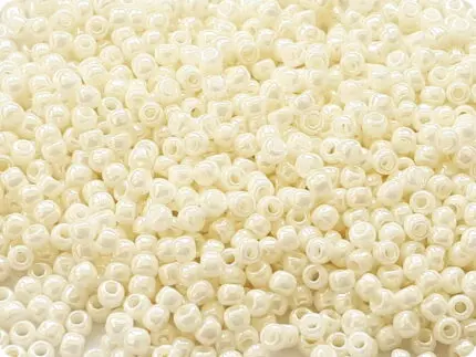 KORALIKI TOHO 11/0 OPAQUE lustered navajo white (122) 10g