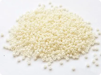 KORALIKI TOHO 11/0 OPAQUE lustered navajo white (122) 10g