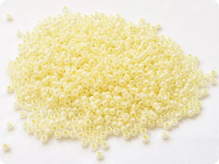 KORALIKI TOHO 11/0 CEYLON banana cream (142) 10 g