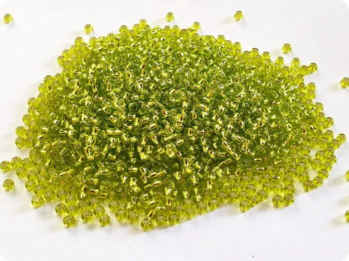 KORALIKI TOHO 11/0 SILVER LINED lime green (24)10g