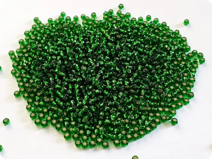 KORALIKI TOHO 11/0 SILVER LINED grass green (27B)