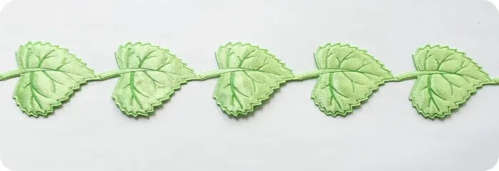 APLIKACJE NA TAŚMIE LISTKI ATŁASOWE 4/3 cm (wz 23)