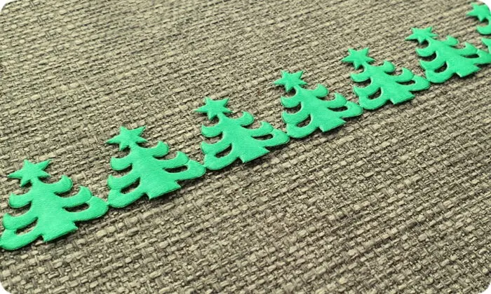 APLIKACJE NA TAŚMIE - CHOINKI SATYNOWE ZIELONE