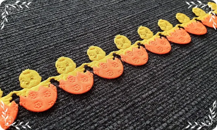 APLIKACJE NA TAŚMIE KURCZACZKI W JAJKACH