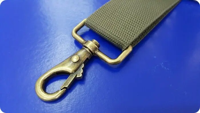 Masywny karabińczyk metalowy 40mm STARE ZŁOTO (RF178)