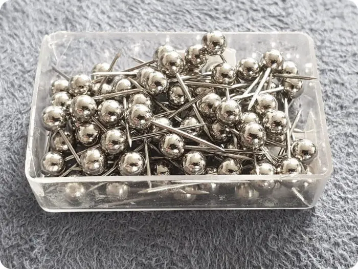 SZPILKI ZE SREBRNĄ KULECZKĄ - 75 sztuk