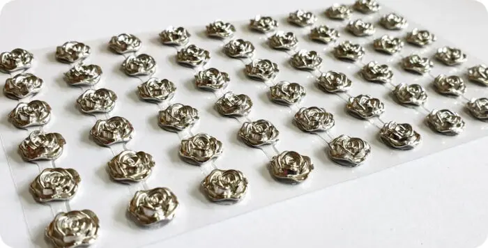 RÓŻYCZKI SAMOPRZYLEPNE 10mm SREBRNE 54szt