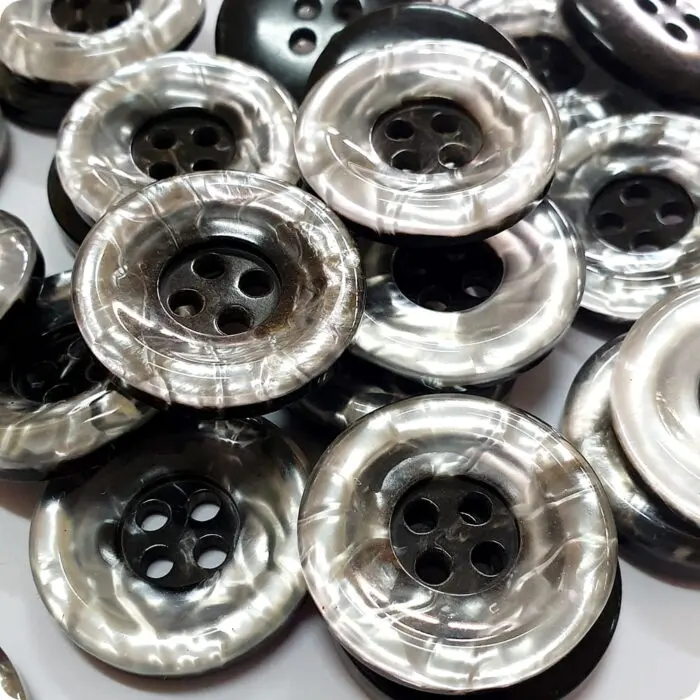 GUZIKI NA DZIURKI 28 mm (GU84) 1szt