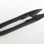 Obcinacz do nici metalowy CZARNY