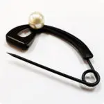 AGRAFKA OZDOBNA Z PEREŁKĄ