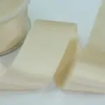 WSTĄŻKA SATYNOWA 38 mm DWUSTRONNA - JASNY BEŻ