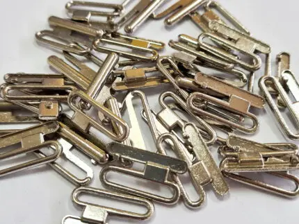 ZAPIĘCIE METALOWE DO BIUSTONOSZA, STROJU - 20 mm