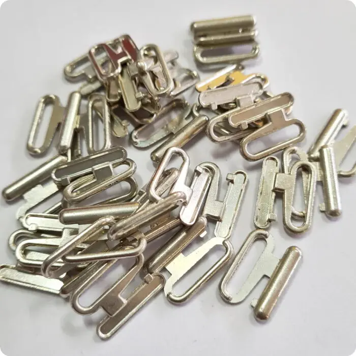 ZAPIĘCIE METALOWE DO BIUSTONOSZA, STROJU - 15 mm