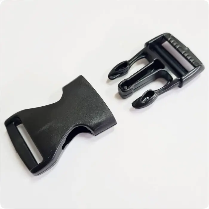 Czarna klamra PLASTIKOWA 25mm