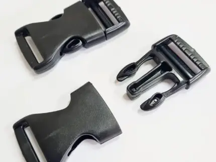 Czarna klamra PLASTIKOWA 25mm