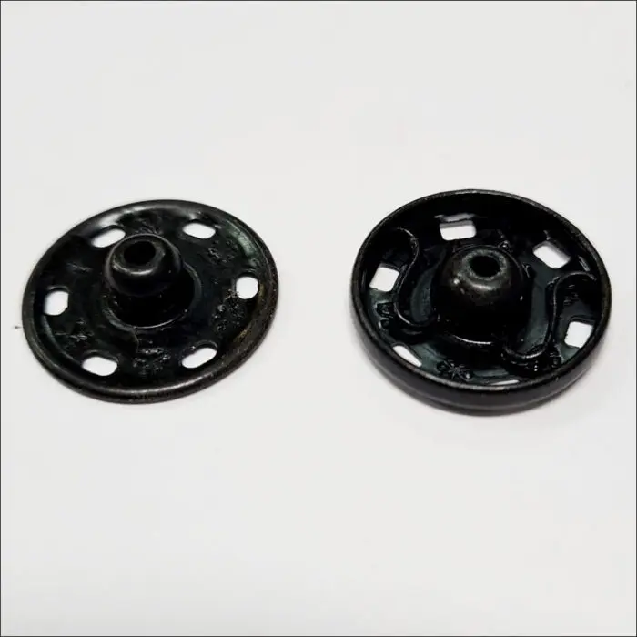 Zatrzaski metalowe 20,9mm (8) 1szt