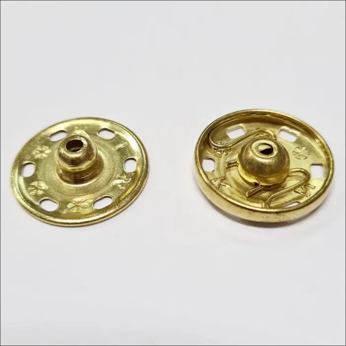 Zatrzaski metalowe 20,9mm (8) 1szt