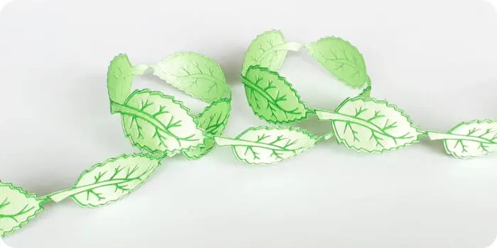 Aplikacje na taśmie LISTKI atłasowe 4/2cm (wz 24/K)