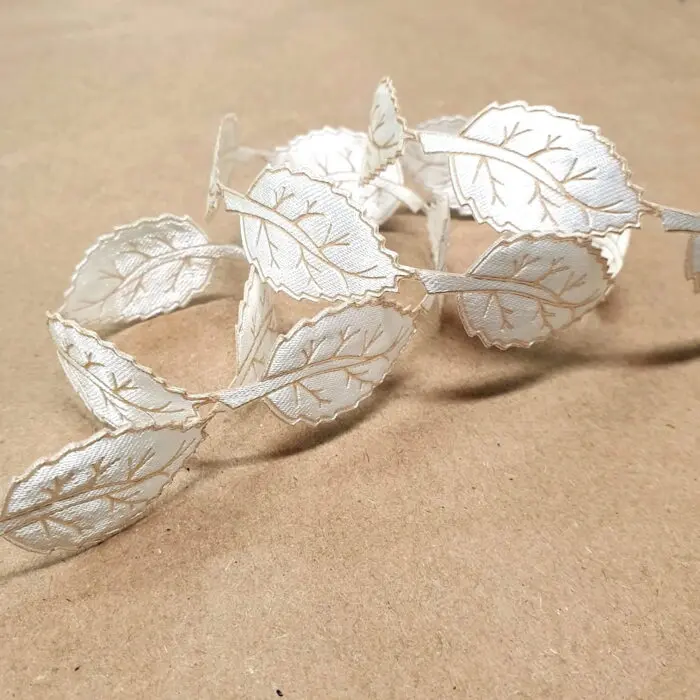 Aplikacje na taśmie LISTKI atłasowe 4/2cm (wz 24/K)