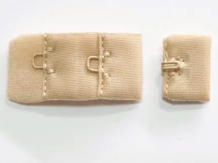 ZAPIĘCIE do biustonosza JEDNORZĘDOWE BEŻOWE