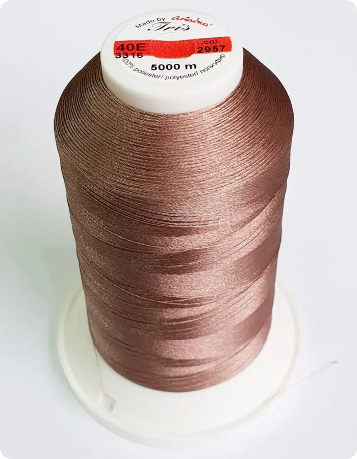 NICI IRIS 40E DO HAFTU MASZYNOWEGO 5000m, nr 2957 - kawa z mlekiem