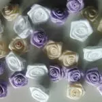 RÓŻYCZKI SATYNOWE 2 cm