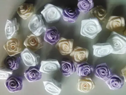 RÓŻYCZKI SATYNOWE 2 cm