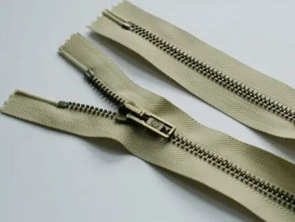 ZAMEK METALOWY BŁYSKAWICZNY 15 cm BEŻOWY