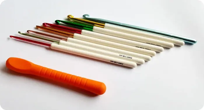 ZESTAW SZYDEŁEK PONY - SUPER SLICK + miarka do drutów, znaczniki i igły do wełny (57001)