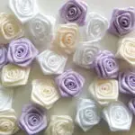 RÓŻYCZKI SATYNOWE 3 cm