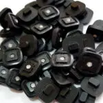 GUZIKI NA STOPCE CZARNE KWADRATOWE 12x12mm (GU61) 1szt
