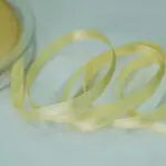 WSTĄŻKA SATYNOWA  6 mm DWUSTRONNA - ŻÓŁTA