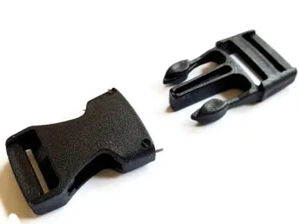 Czarna klamra PLASTIKOWA 15mm