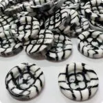 GUZIKI NA DZIURKI 28mm (GU86) 1szt