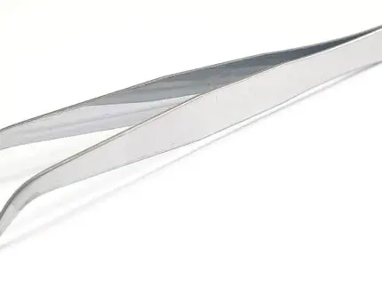 PĘSETA ZAKRZYWIONA DO NAWLEKANIA NICI W MASZYNIE