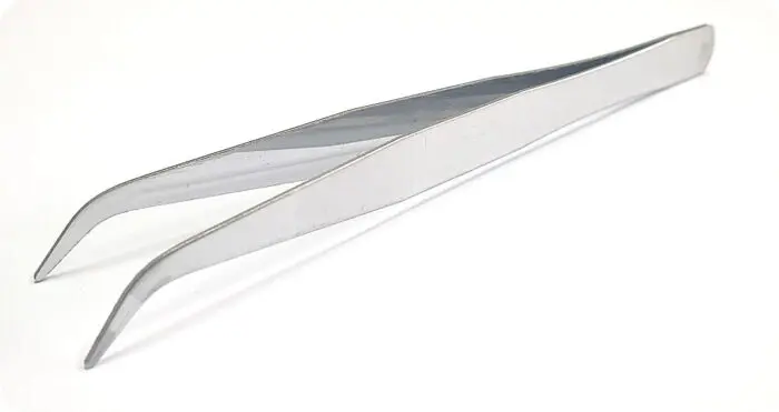 PĘSETA ZAKRZYWIONA DO NAWLEKANIA NICI W MASZYNIE